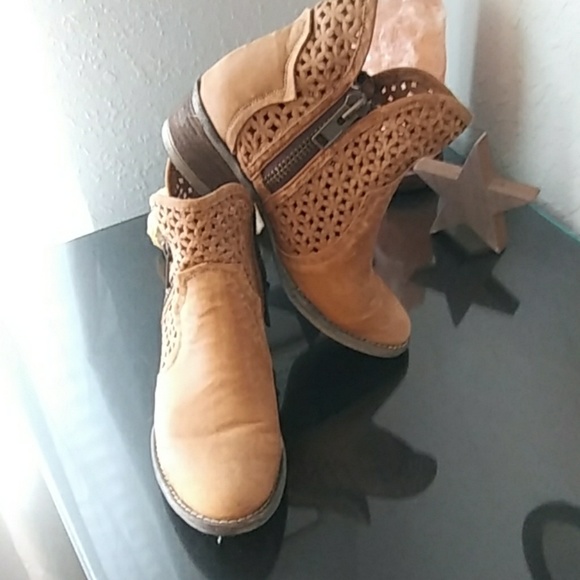 Bootie - Picture 3 of 3